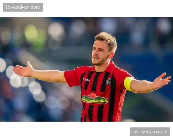 弗赖堡后防线伤病困扰 特罗马肯戈缺阵迫使轮换调整